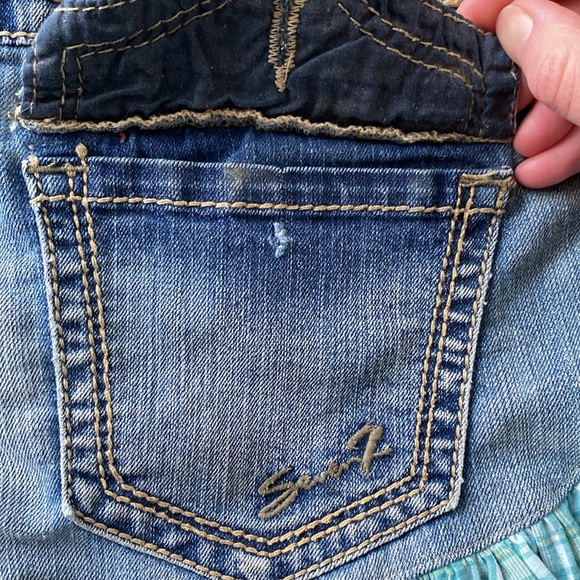 Adorable Homemade apron and oven mitt set - Picture 3 of 10